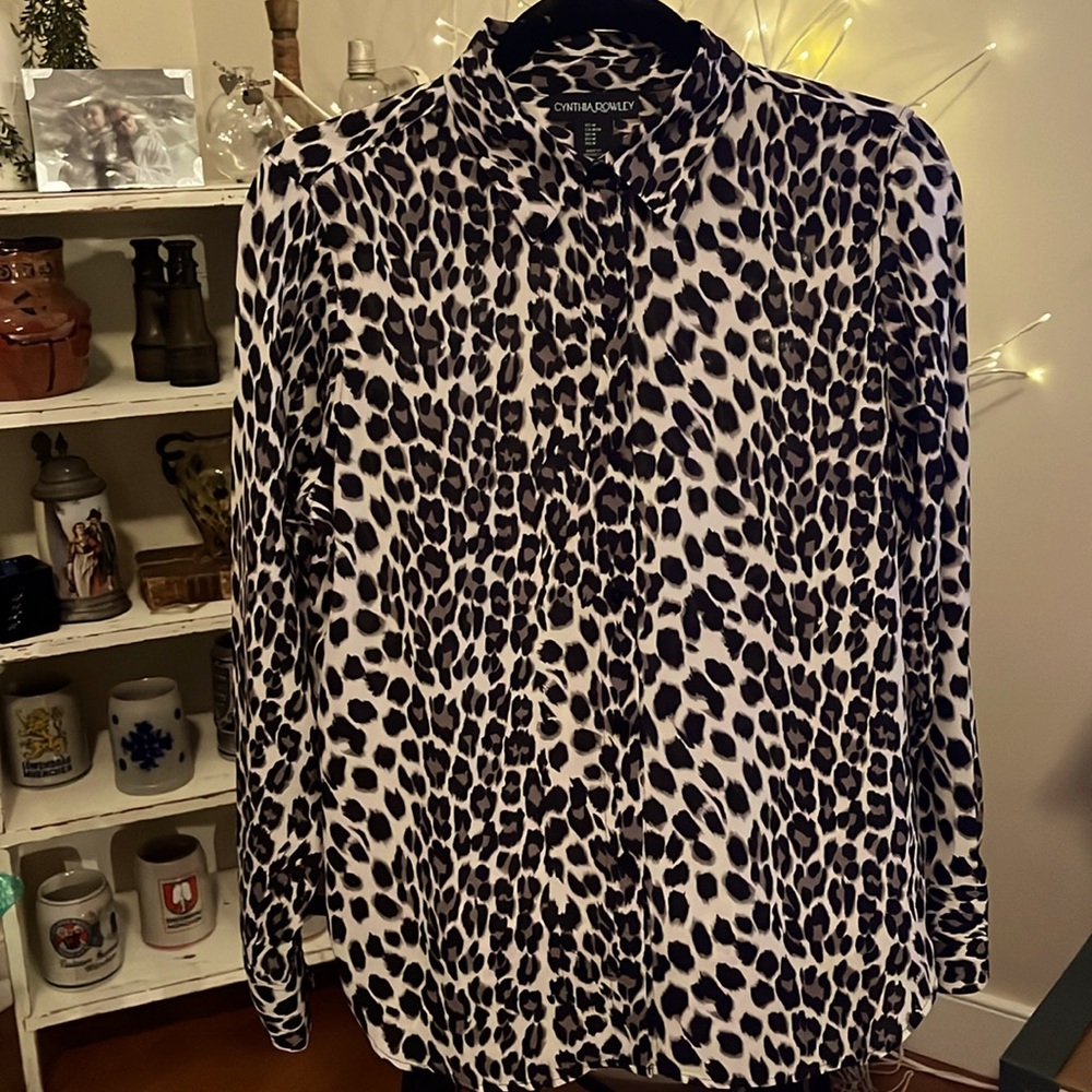 Cynthia Rowley Medium Leopard Print flowy top. Like New!! EUC